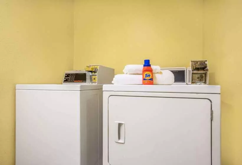 Отель Super 8 By Wyndham Osseo Wi