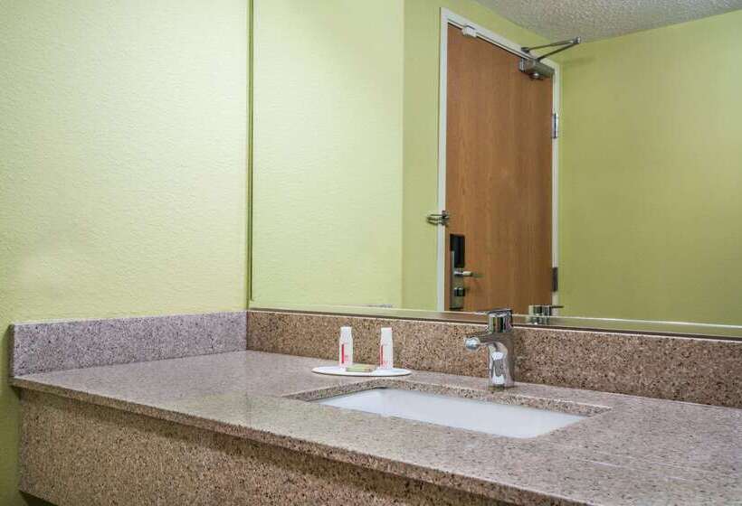 ホテル Super 8 By Wyndham Osseo Wi