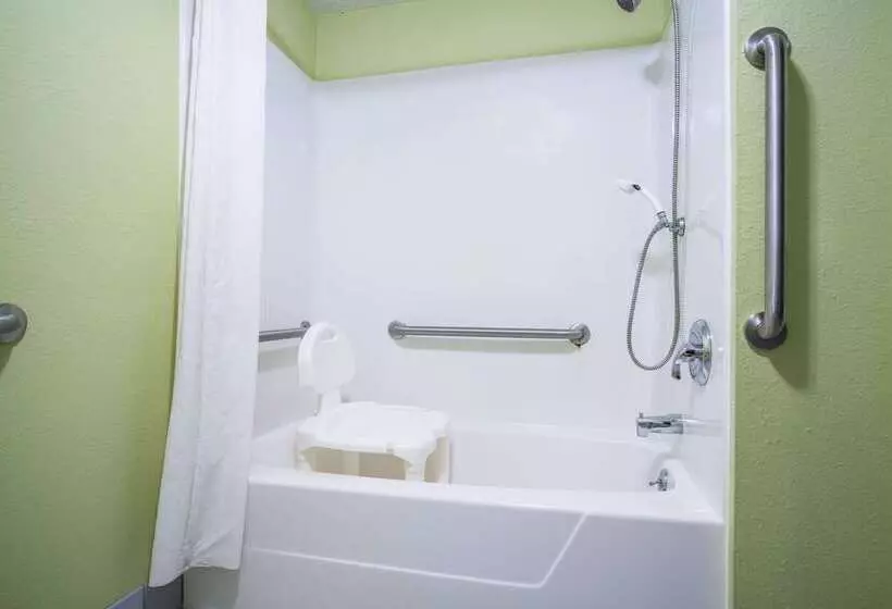 Отель Super 8 By Wyndham Osseo Wi