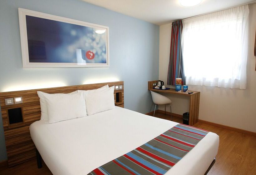 هتل Travelodge Barcelona Poblenou