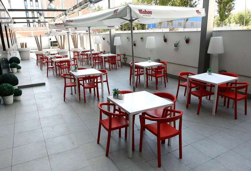 هتل Travelodge Barcelona Poblenou