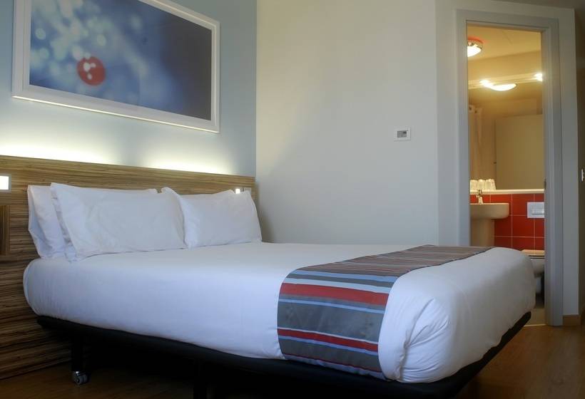 هتل Travelodge Barcelona Poblenou