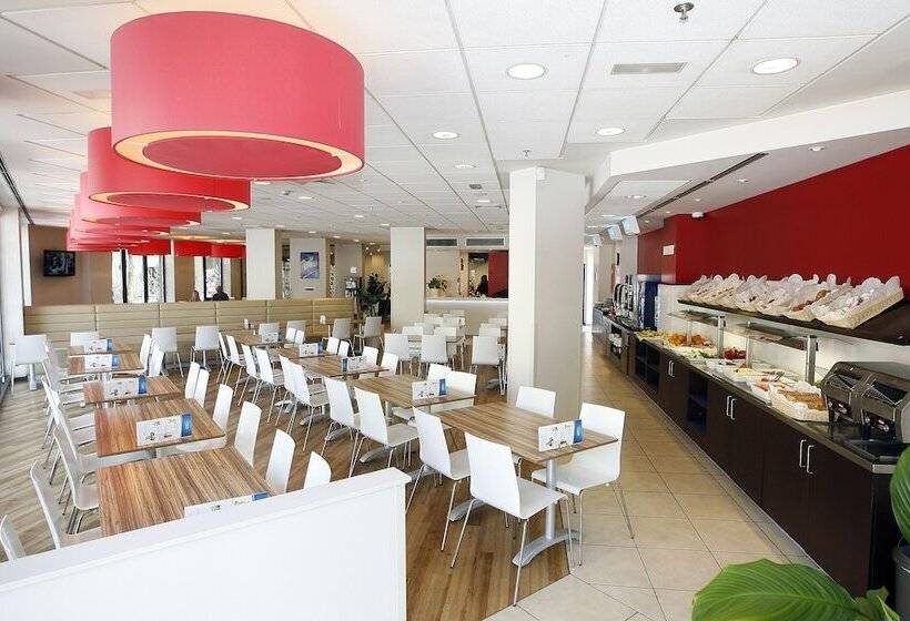 هتل Travelodge Barcelona Poblenou