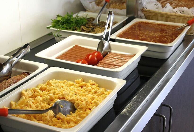 هتل Travelodge Barcelona Poblenou