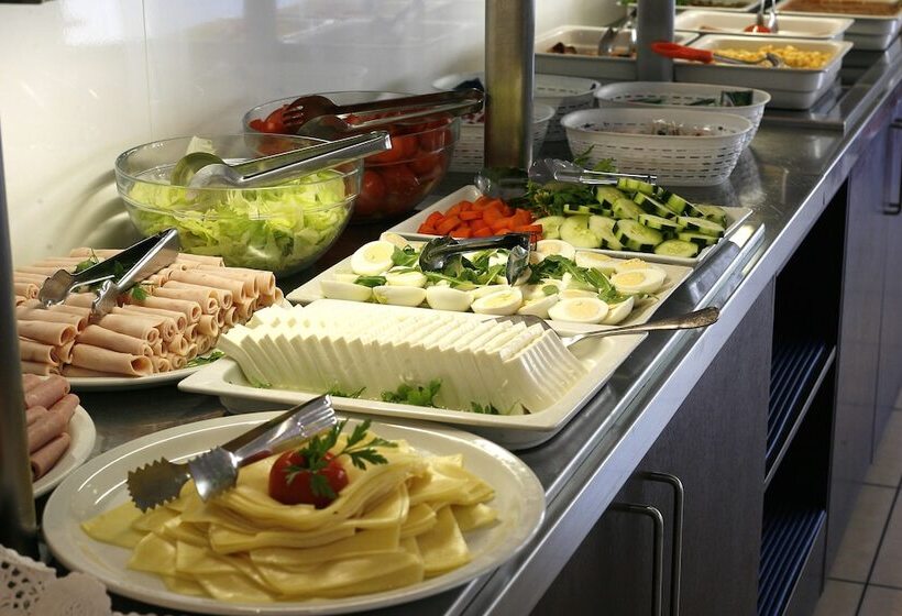 هتل Travelodge Barcelona Poblenou