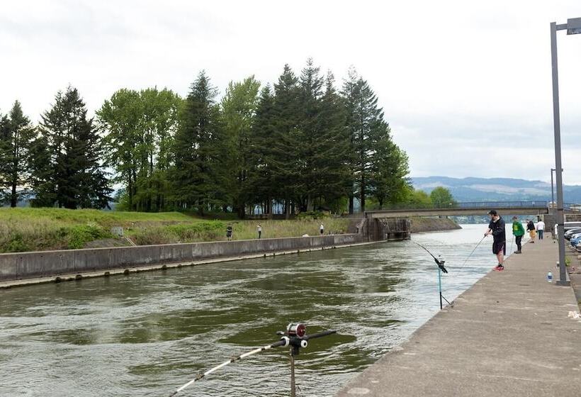 汽车旅馆  Columbia Gorge Inn
