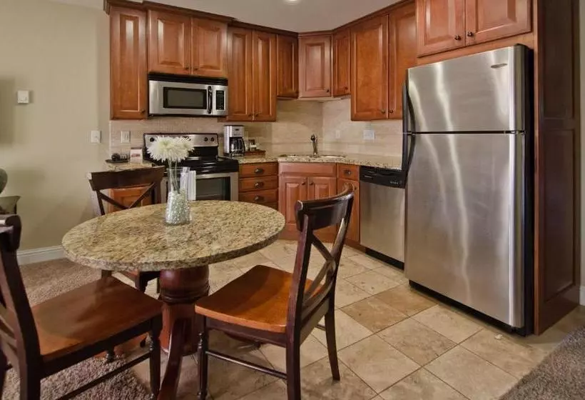 Lomakeskus Pacific Reef Hotel & Light Show