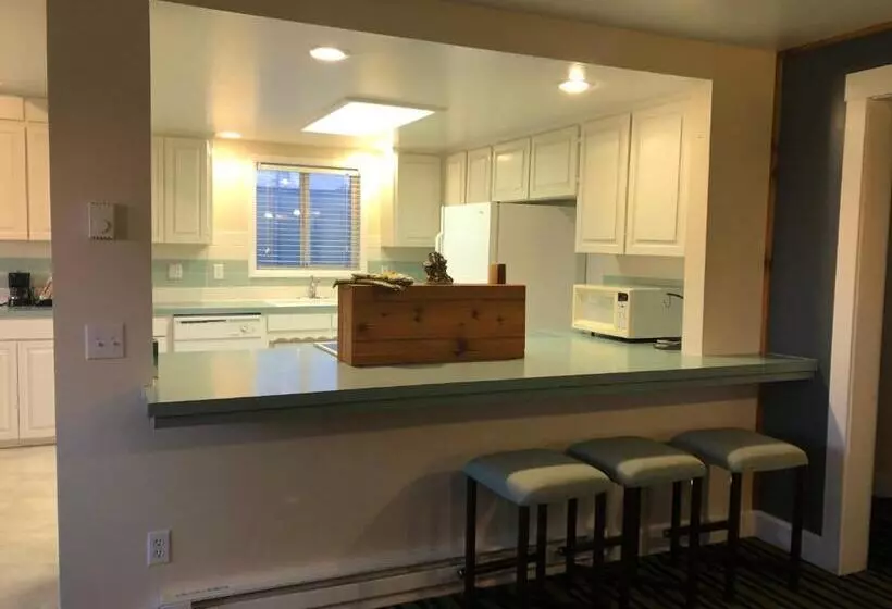 Lomakeskus Pacific Reef Hotel & Light Show