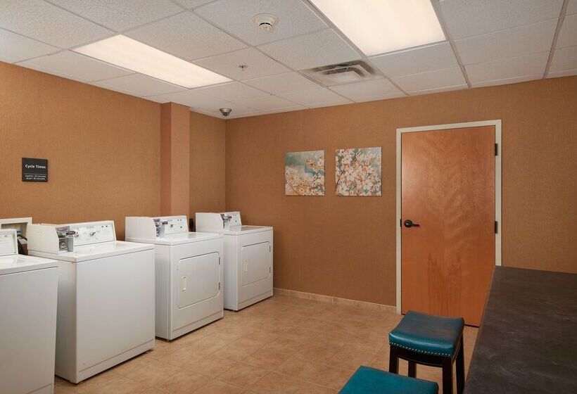 Hampton Inn & Suites Canton