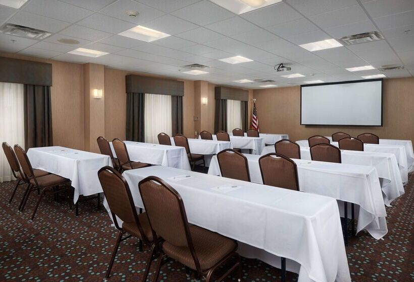 Hampton Inn & Suites Canton