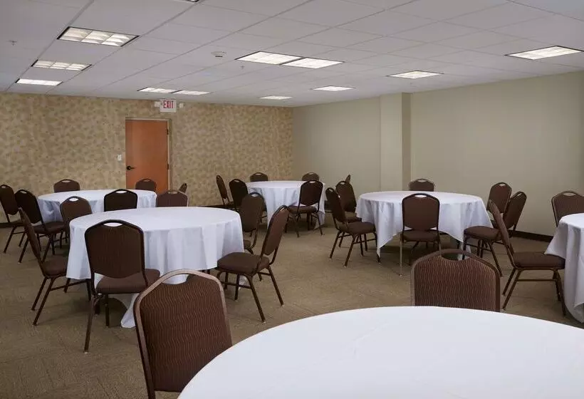 Hampton Inn & Suites Canton