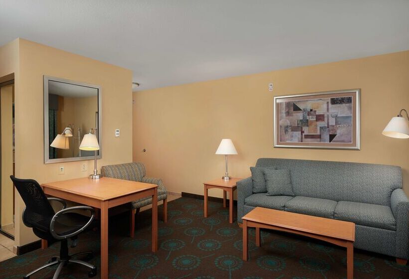 Hampton Inn & Suites Canton