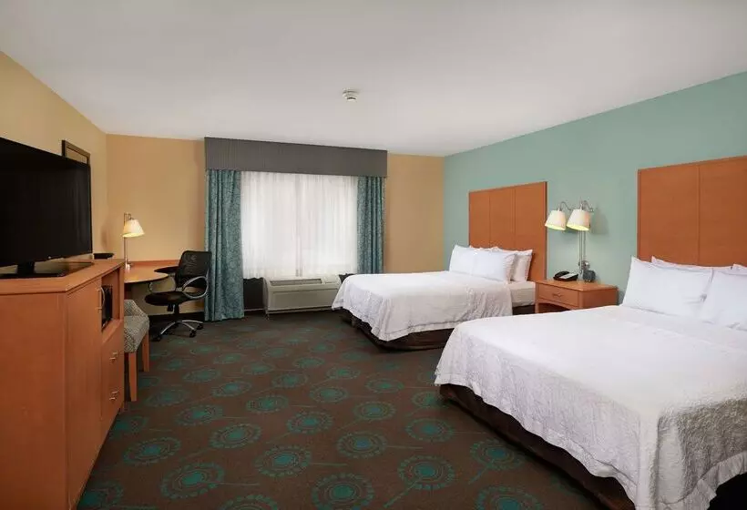 Hampton Inn & Suites Canton
