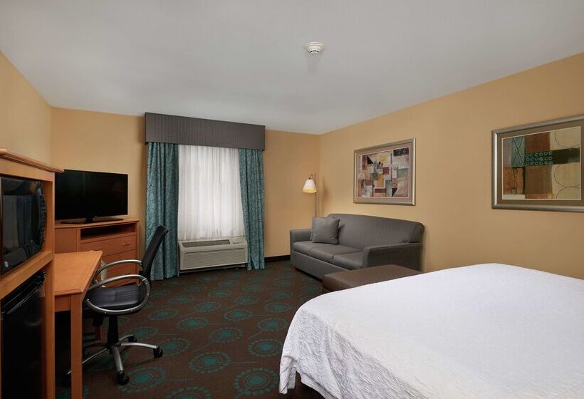 Hampton Inn & Suites Canton