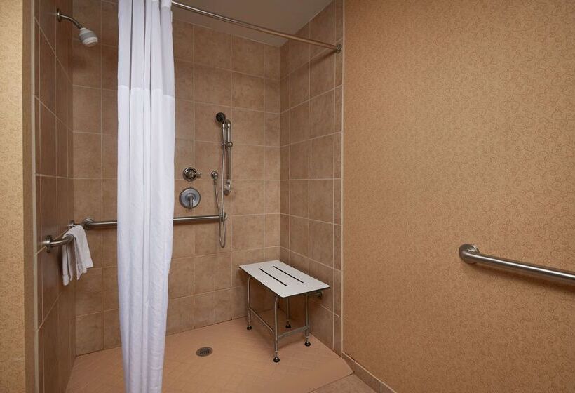 Hampton Inn & Suites Canton