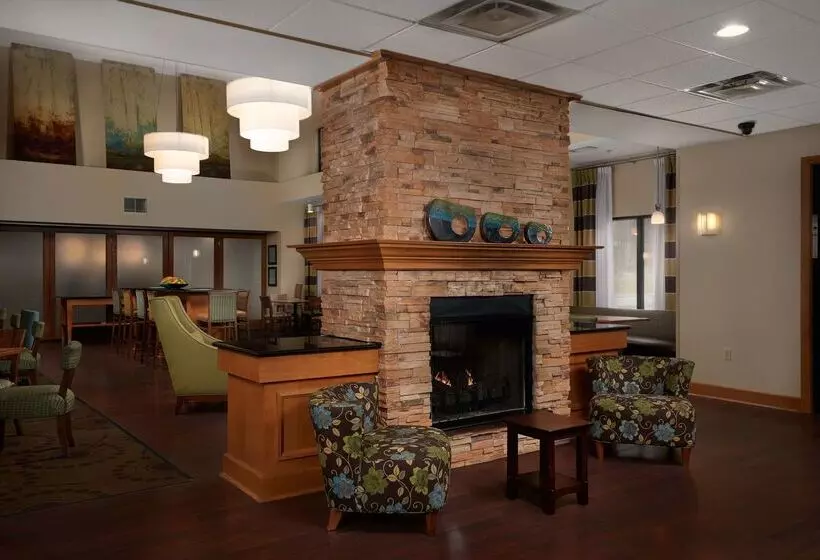 Hampton Inn & Suites Canton