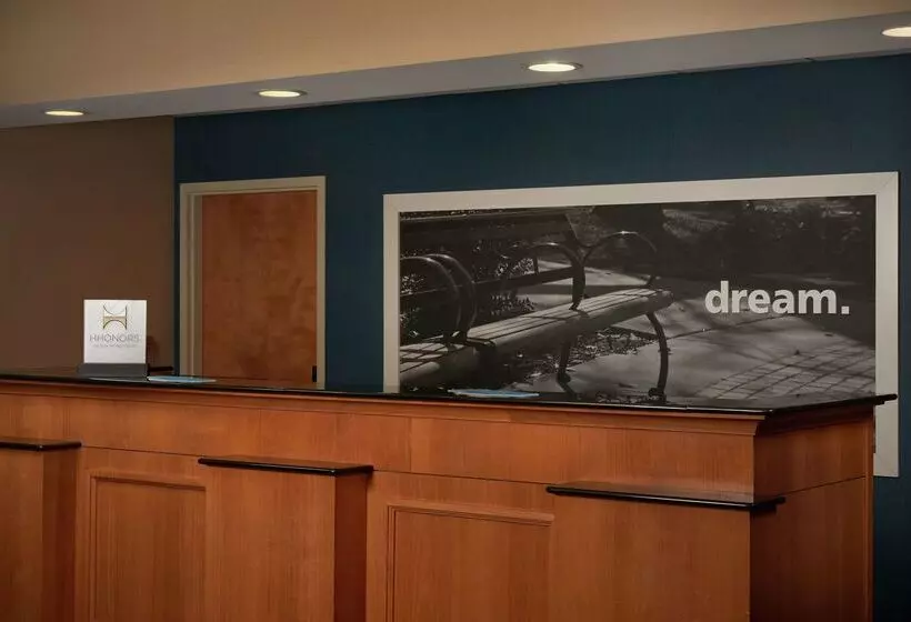 Hampton Inn & Suites Canton