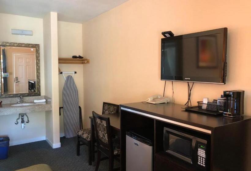 בית מלון כפרי Arroyo Village Inn