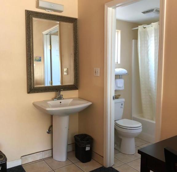 בית מלון כפרי Arroyo Village Inn