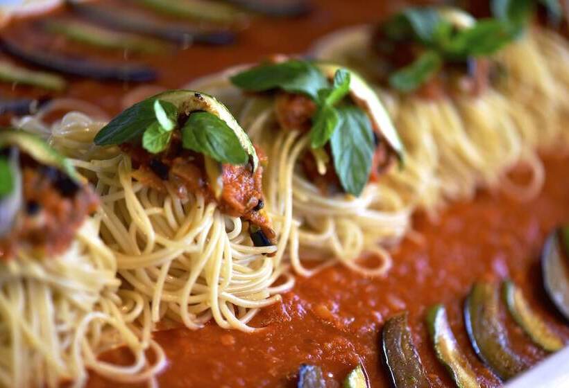 酒店 Awaliv International