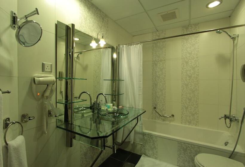 酒店 Awaliv International