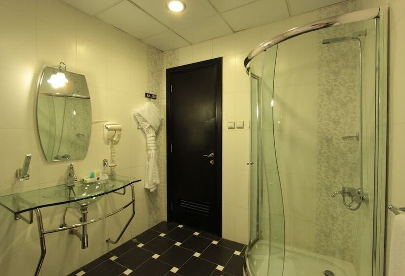 酒店 Awaliv International