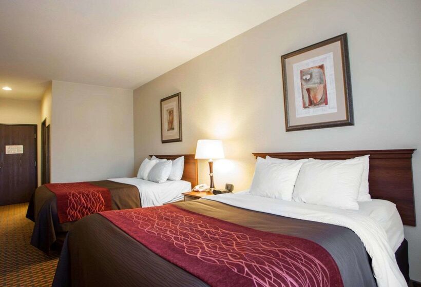 Отель Comfort Inn & Suites Harrisonville