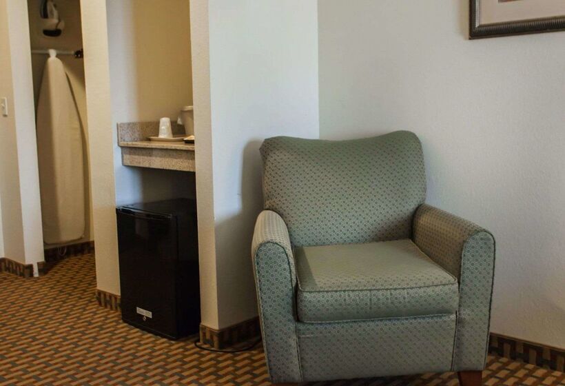 Отель Comfort Inn & Suites Harrisonville