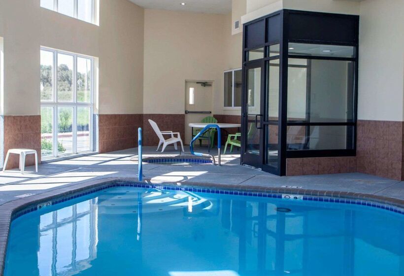 Отель Comfort Inn & Suites Harrisonville