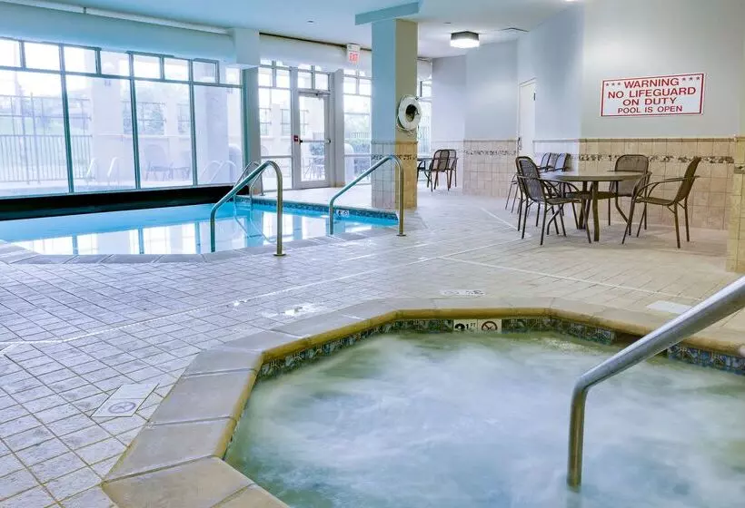 בית מלון כפרי Drury Inn & Suites Middletown Franklin