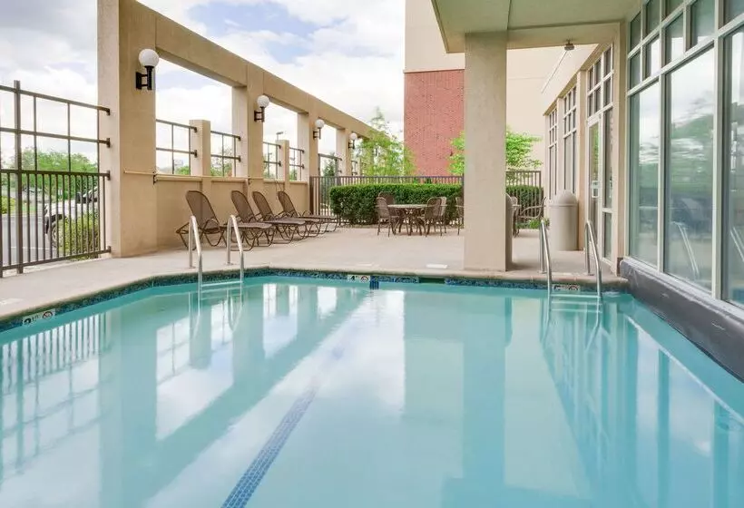 בית מלון כפרי Drury Inn & Suites Middletown Franklin