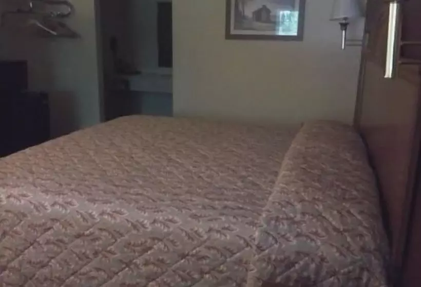 Отель Econo Lodge Inn & Suites