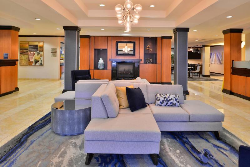 Отель Fairfield Inn & Suites Raleighdurham Airport/brier Creek