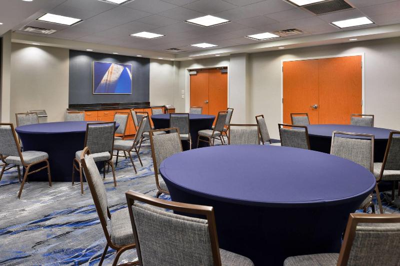 Отель Fairfield Inn & Suites Raleighdurham Airport/brier Creek