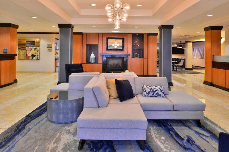 Отель Fairfield Inn & Suites Raleighdurham Airport/brier Creek