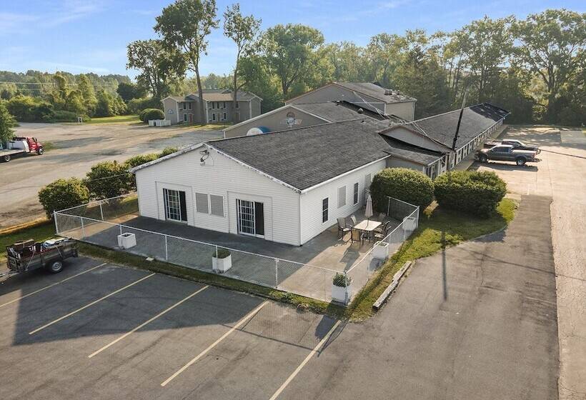 ホテル Great Lakes Inn And Suites