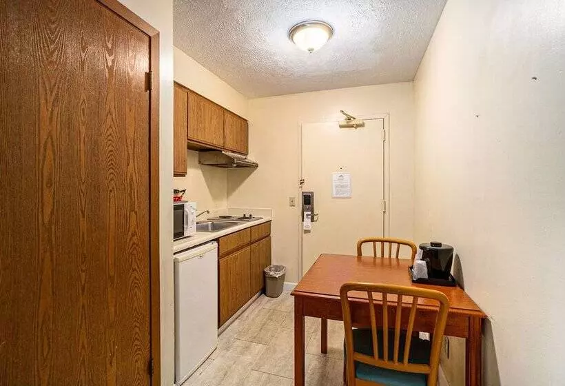 Отель Great Lakes Inn And Suites