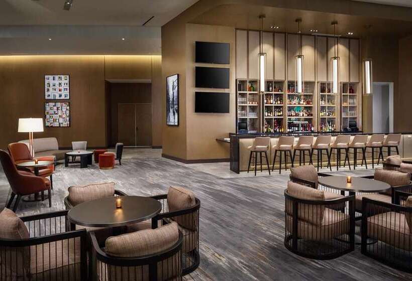 בית מלון כפרי Hilton Columbus Downtown