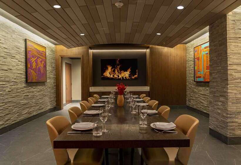 בית מלון כפרי Hilton Columbus Downtown