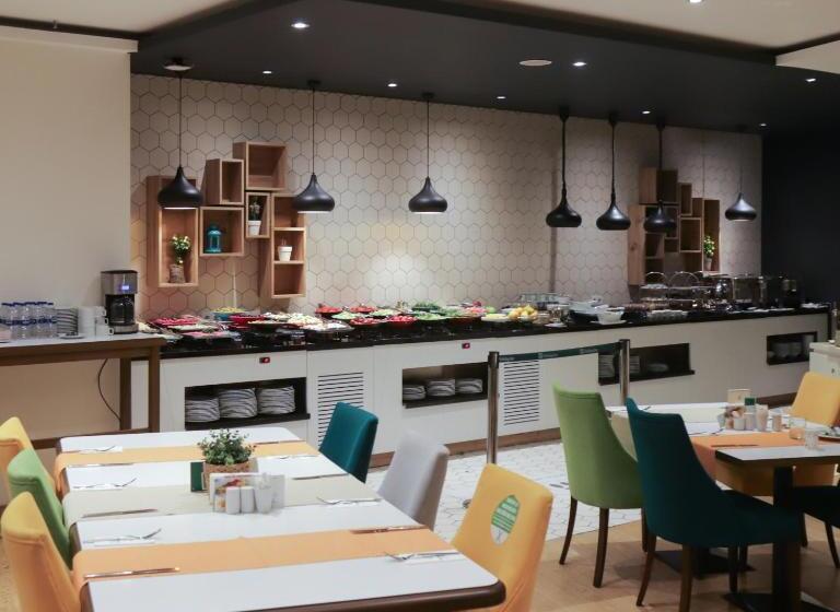 هتل Holiday Inn Ankara Kavaklidere, An Ihg