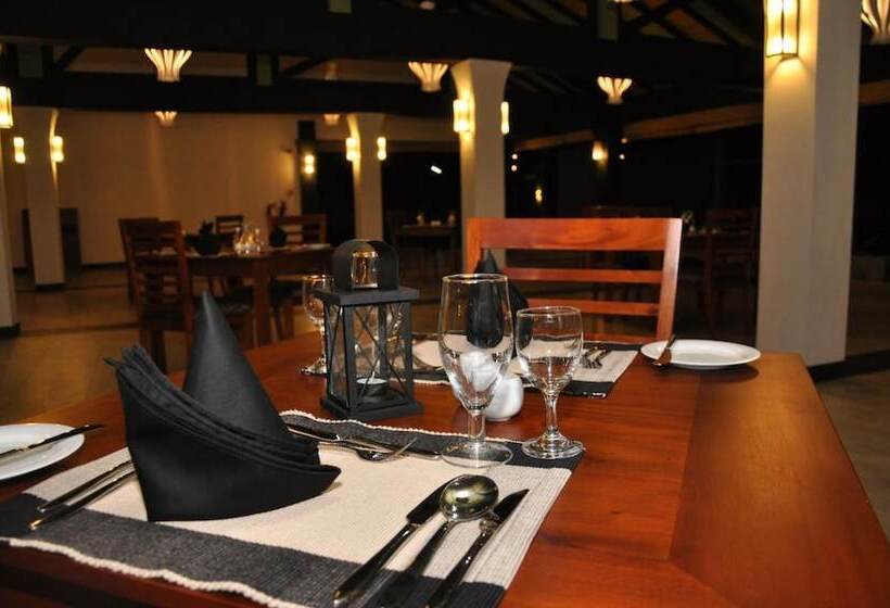 Отель Kamili Beach Villa, Kalutara