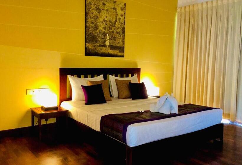 Отель Kamili Beach Villa, Kalutara