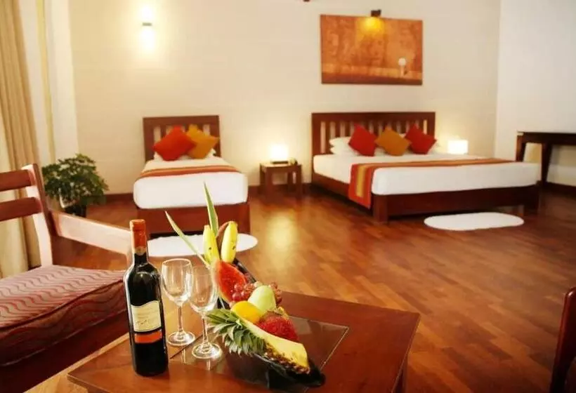 Отель Kamili Beach Villa, Kalutara