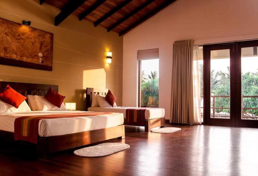 Отель Kamili Beach Villa, Kalutara