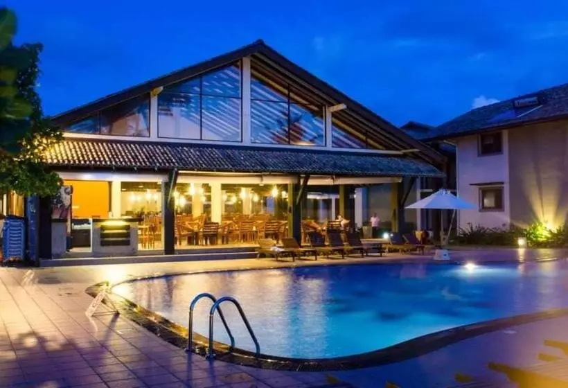 Отель Kamili Beach Villa, Kalutara