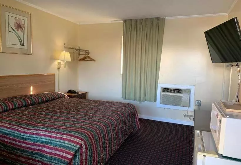 Отель Regal Inn Clayton