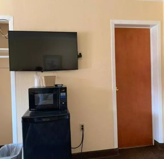 Отель Regal Inn Clayton