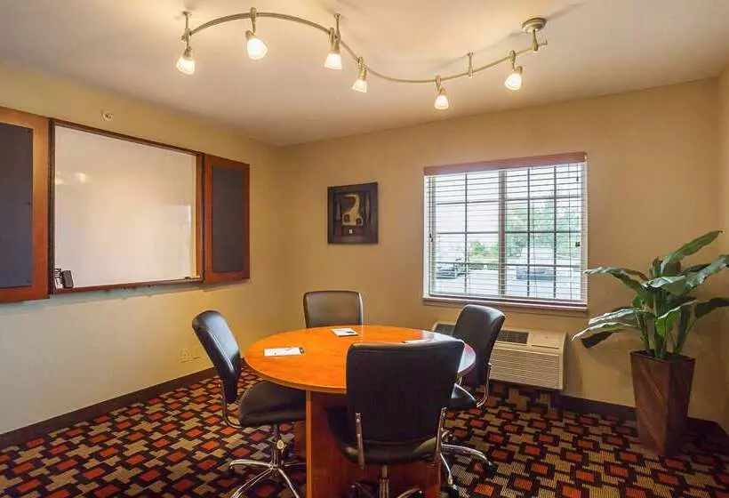 호텔 Suburban Studios Clarksvillelouisville North