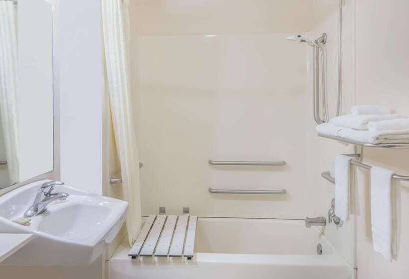 فندق Super 8 By Wyndham Salina