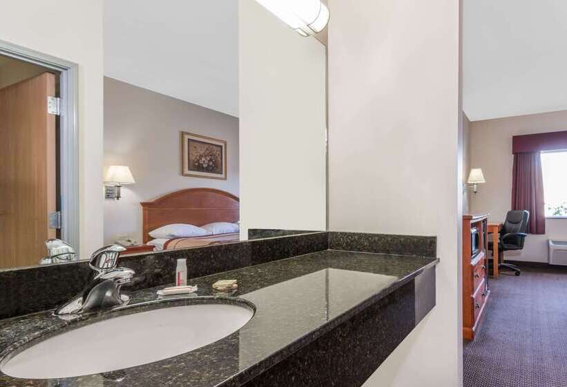 فندق Super 8 By Wyndham Salina